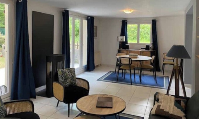 Le Coudray-Montceaux Casa | Vrbo Property