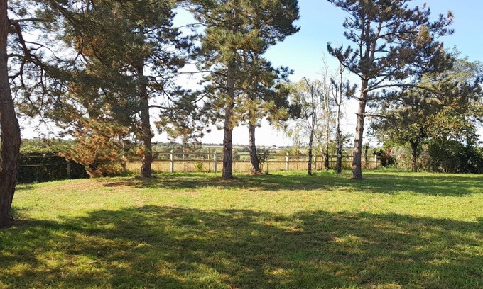 Faye-l'Abbesse Apartamento | Vrbo Property