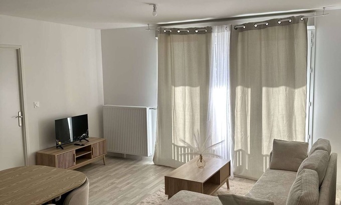Meaux Apartamento | Vrbo Property