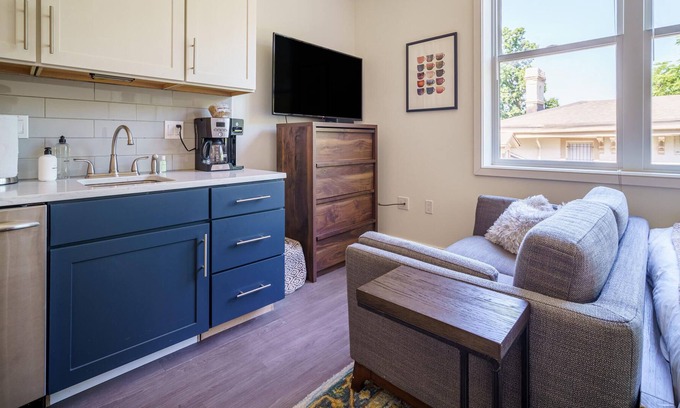 Spruce Hill Apartamento | Vrbo Property