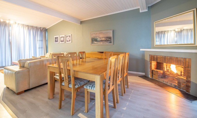 Gordons Bay Central Apartamento | Vrbo Property