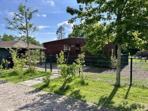Zuid-Scharwoude Chalet De Esquí | Vrijstaand chalet met veel buitenruimte en veranda