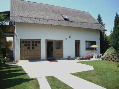 Balatonboglar Apartamento | VUCA medencés, klimatizált Apartmanház