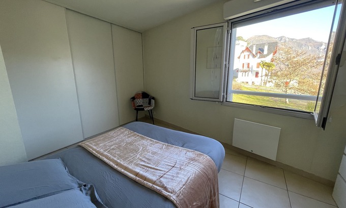 Argeles Gazost Apartamento | Vue Insolite sur les Montagnes, Appartement Avec Balcon & Parking Centre-ville