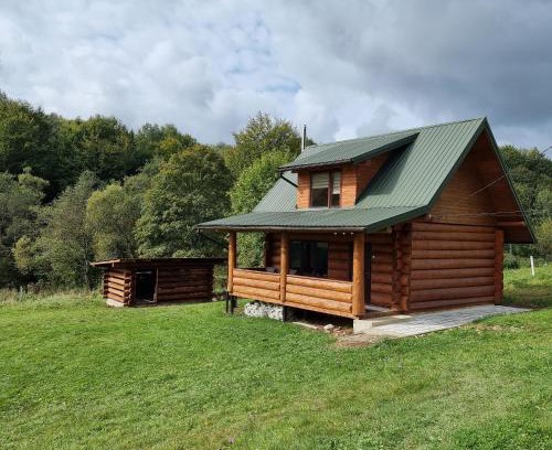 Lviv Oblast Casa | Vysoka brama дерев'яний будиночок з чаном