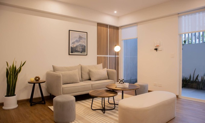 Armendariz Apartamento | w* | Chic 2BR w/Indoor Terrace in Miraflores