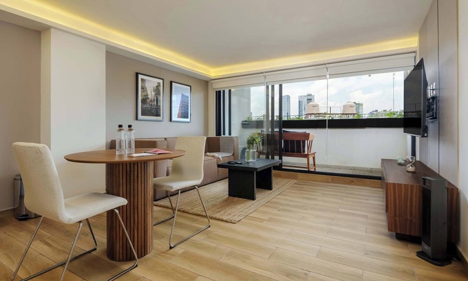 Roma Norte Apartamento | w* | Cozy Loft w/ Perfect Balcony in Colima