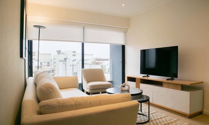 Reducto Apartamento | w Elegant 2BR Apartment in Miraflores Steps From Larcomar