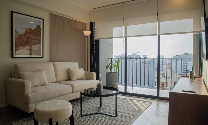 Santa Cruz Apartamento | w* | Impressive 2BR with balcony in Miraflores