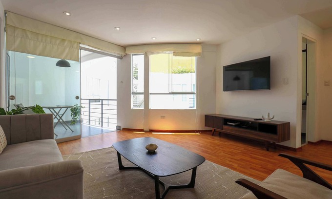 Barranco Apartamento | w* | Stunning 3BR with Balcony in Barranco