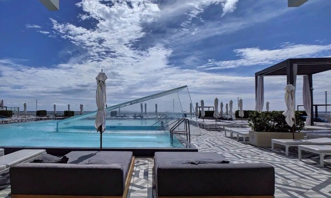Central Beach Condominio | W Residences 2 Bedroom Suite 2 Condo by RedAwning