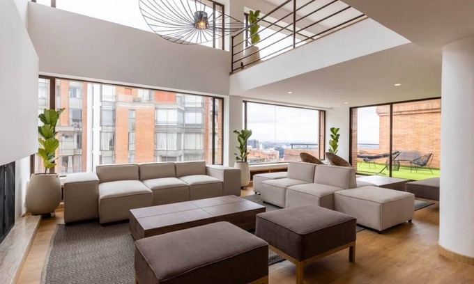 Bellavista Apartamento | w* | Stunning 5BR Triplex in Rosales