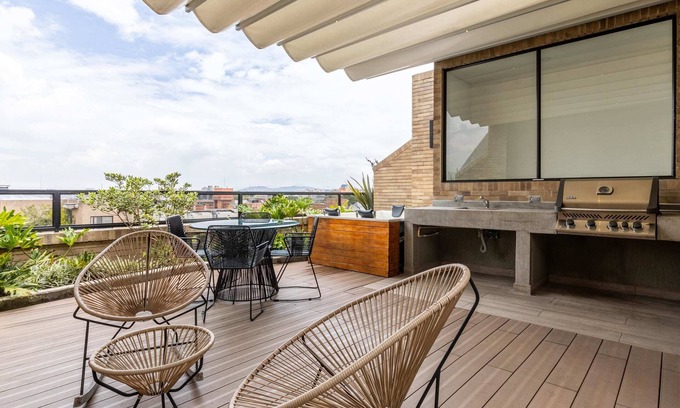 Antiguo Country Apartamento | w* | Upscale Penthouse Duplex w/ Terrace in Parque Virrey