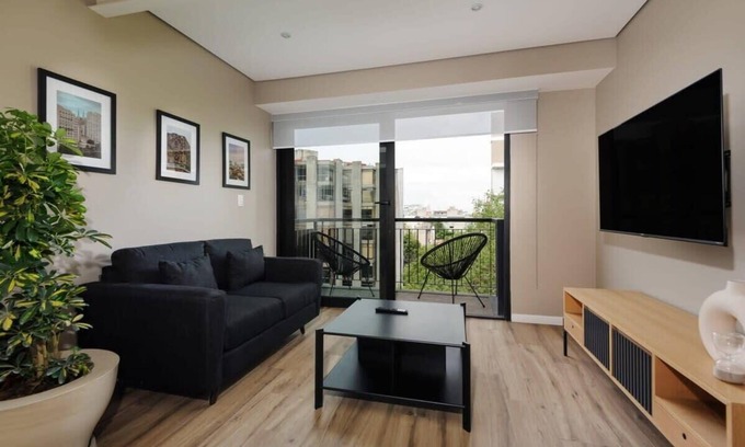 Hipodromo Apartamento | w* | Vibrant 2BR with Balcony in Condesa