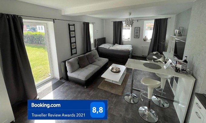 Bueckeburg Apartamento | W1 - Kontaktloser 24h CHECK IN, W-LAN, Netflix, Parkplatz, Küche, Boxspring-Bett
