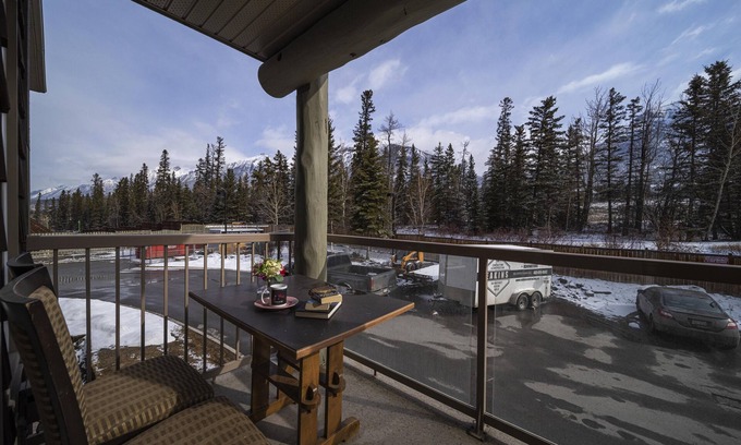 Cougar Creek Apartamento | W216- heated parkade, BBQ, AC, FreeParking, Gym