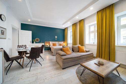 Nusle Apartamento | WagnerStays 2BD Suites City Center Residence