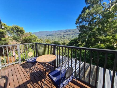 Warburton Casa | 'Wahroonga' home among the Gum trees in Warburton