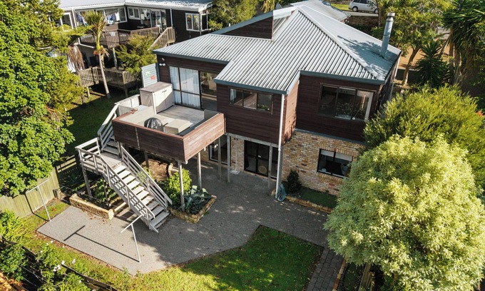 Torbay Casa | Waiake Family Retreat - Auckland Holiday Home