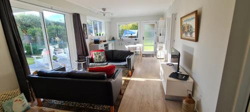 Waikanae Casa | Waikanae Beach Suite Retreat