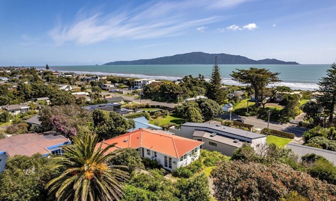 Waikanae Casa | Waikanae Old Beach - sun, views and sand