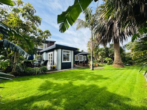 Waikanae Casa | Waikanae Olde Beach Palm Cottage 2 min to Beach