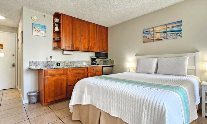 Waikiki Apartamento | Waikiki Beach Studio w/Lanai & Pool at The Waikiki Grand