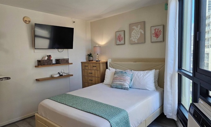 Waikiki Hotel | Waikiki Grand Hotel - Newly Renovated @6FL