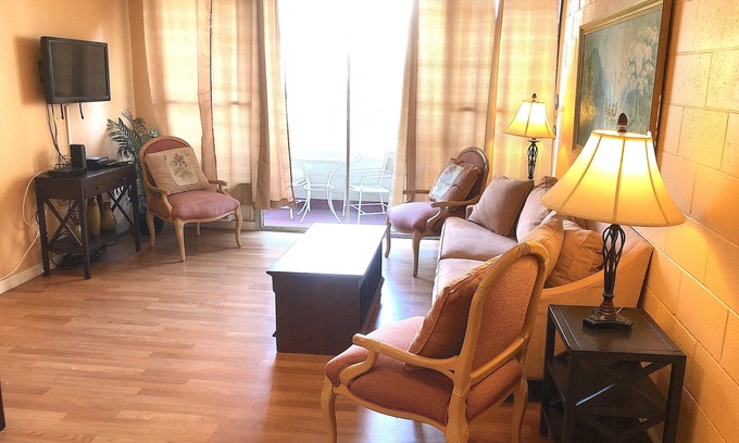 Waikiki Apartamento | ~Waikiki~ LOWEST RATES IN AREA ~ 1 Bedroom ~ Fully Furn ~ Blocks to Beach ~