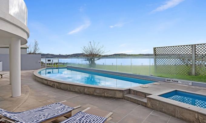 Taupo Apartamento | Waimahana - Luxury By The Lake. Stylish & cosy apartment
