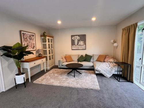 Burnside Casa | Waimairi Road - Christchurch Holiday Homes