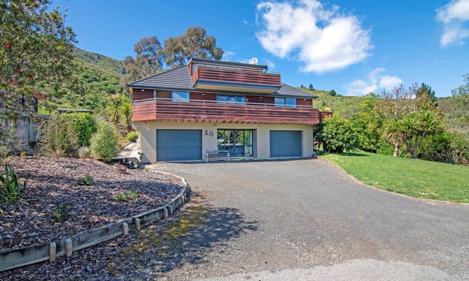 Waikawa Bay Casa | Waimarama Hideaway - Waikawa Holiday Home