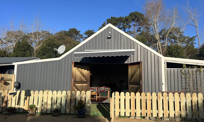 Tararua Forest Park Cama Y Desayuno | Waiora La Grange bed and breakfast. Up the lovely Otaki Gorge.
