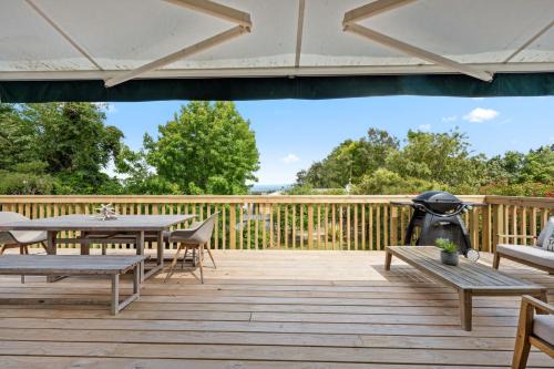 Waitahanui Casa | Waitahanui Lake House - Lake Taupo Holiday Home