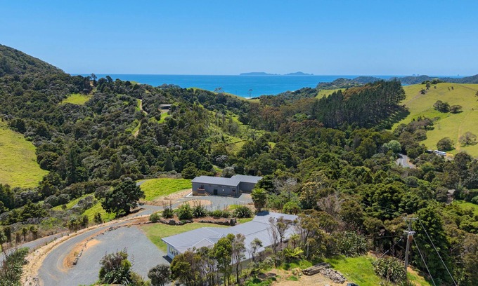 Matapouri Casa | Waitorupai Retreat 2 - Sandy Bay Holiday Home