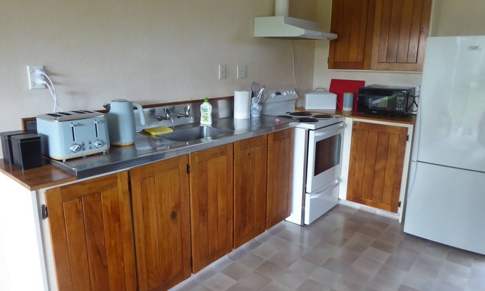 Greytown Apartamento | Wake to birdsong and smell the flowers at Rose Cottage .