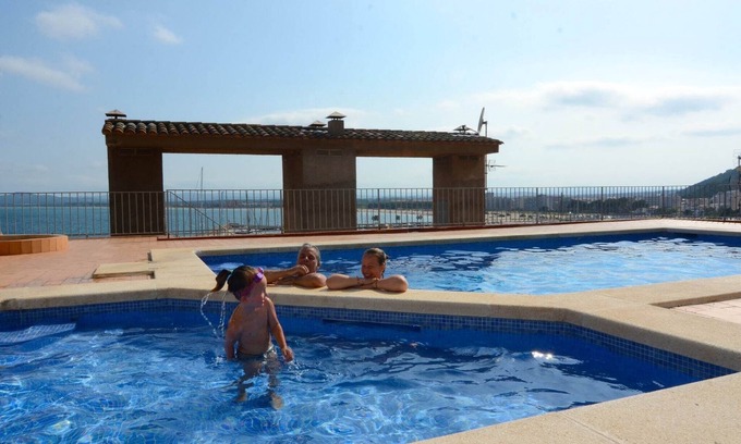 L'Estartit Apartamento | Despierta con las olas en una playa