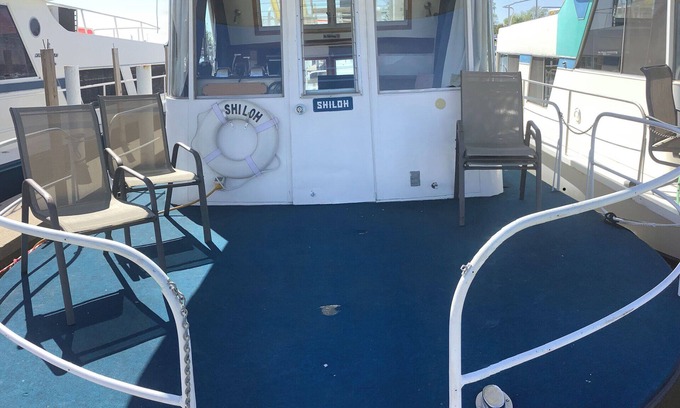 Port Clinton Casa | Wake up ON the lake aboard Shiloh