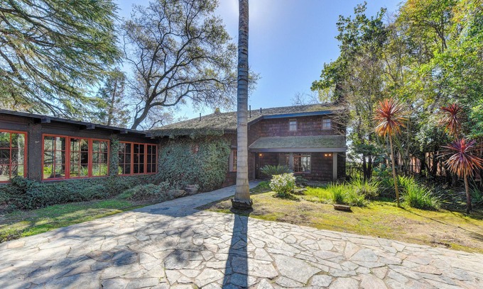 Fair Oaks Casa | Wake up to glorious river views in private luxury, with no chore list!