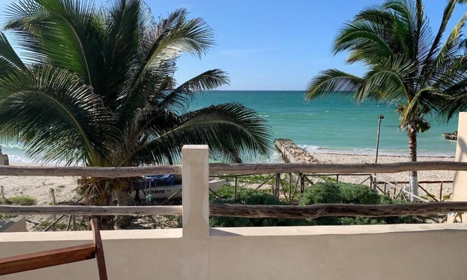 Chelem Apartamento | Wake Up To This View in this Oceanfront Apartment