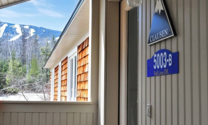Carrabassett Valley Condominio | Wake Up to Ski Runs, Wind Down by the Fire