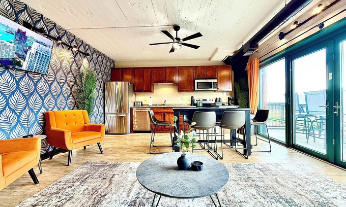 Sandusky Condominio | Wake Up To Water Views In This Lakefront Gem By Cedar Point Kalahari Sports Force