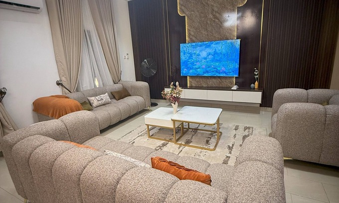 Abeokuta Apartamento | Waldam Castle Apartment Ibara: A 3-bedroom duplex with modern facilities
