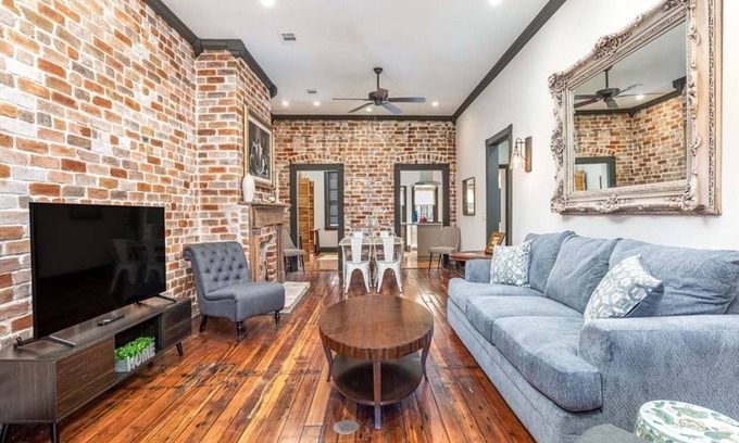 Savannah Victorian District Casa | Waldburg Manor | Pet Friendly, Historic Savannah!