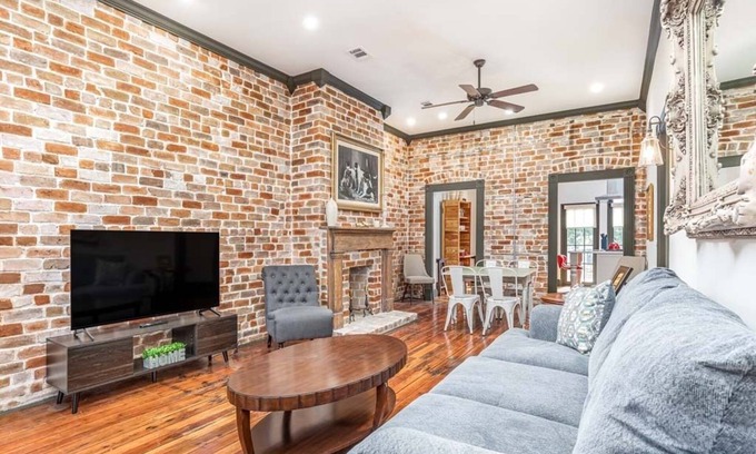 Savannah Victorian District Casa | Waldburg Terrace | Pet Friendly, Historic Savannah!