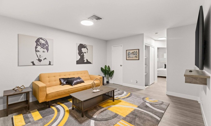 Downtown Las Vegas Apartamento | Walk Downtown Las Vegas 875 sf 2BR/1BA Fremont Arts District & 8Min to The Strip