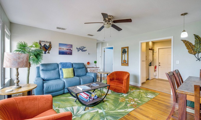 Rockport Casa | Walk Dtwn: Pet-Friendly Townhome in Rockport