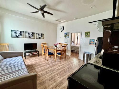 Gaslamp Quarter Apartamento | Walk everywhere heart Gaslamp