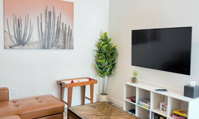Hollywood Apartamento | Walk to WeHo ✦ Heart of Hollywood