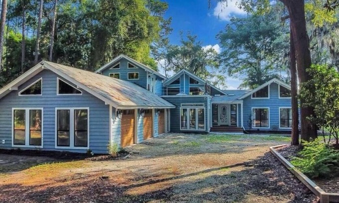 Valona Casa | Walk on Water at Sea Way